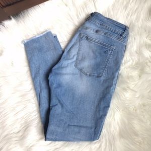 DL 1961 light wash Skinny jeans w/frayed ankle